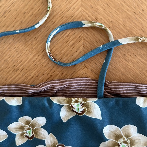 Acacia Rhodes top and Brazil bottoms in Tropics. Medium - Picture 3 of 5